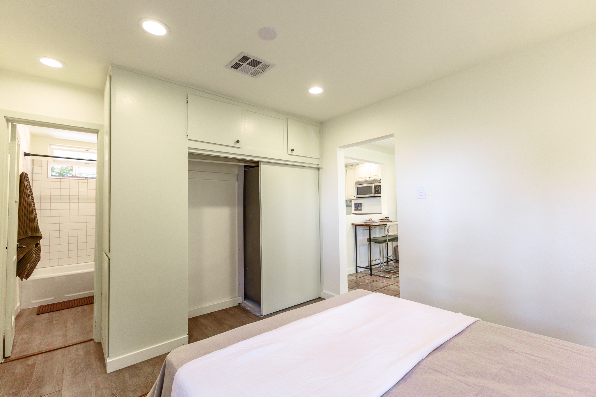  927 Pine Grove Ave - 物件實景