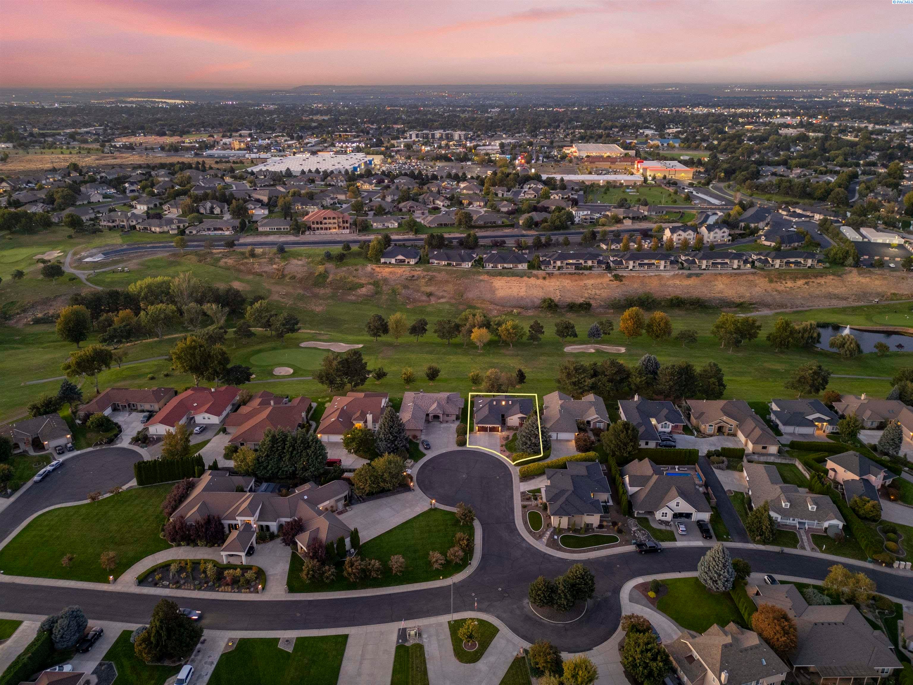 Kennewick, Washington, 99337, United States, 4 Bedrooms Bedrooms, ,2 BathroomsBathrooms,Residential,For Sale,1978666