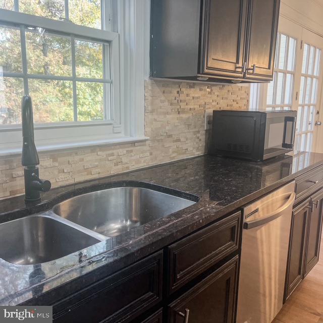 Centreville, Virginia, 20120, United States, 3 Bedrooms Bedrooms, ,2 BathroomsBathrooms,Residential,For Sale,1988924