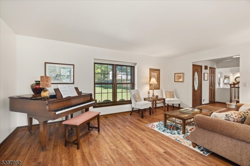 Clinton Twp., New Jersey, 08801, United States, 4 Bedrooms Bedrooms, ,3 BathroomsBathrooms,Residential,For Sale,1988137