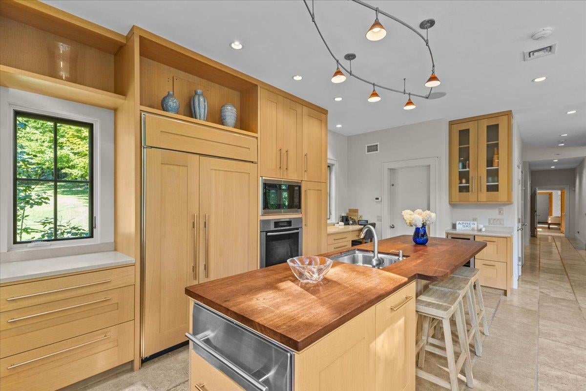 Stowe, Vermont, 05672, United States, 6 Bedrooms Bedrooms, ,3 BathroomsBathrooms,Residential,For Sale,1939476