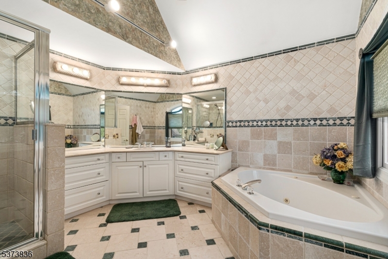 Hardyston Township, New Jersey, 07460, United States, 4 Bedrooms Bedrooms, ,4 BathroomsBathrooms,Residential,For Sale,1900804