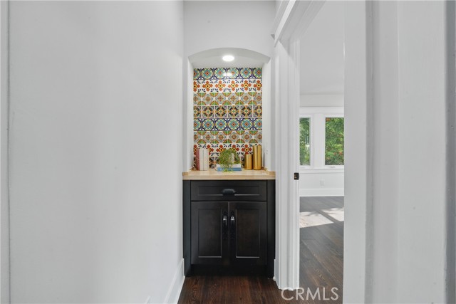 Los Angeles, California, 90018, United States, 5 Bedrooms Bedrooms, ,5 BathroomsBathrooms,Residential,For Sale,1984330