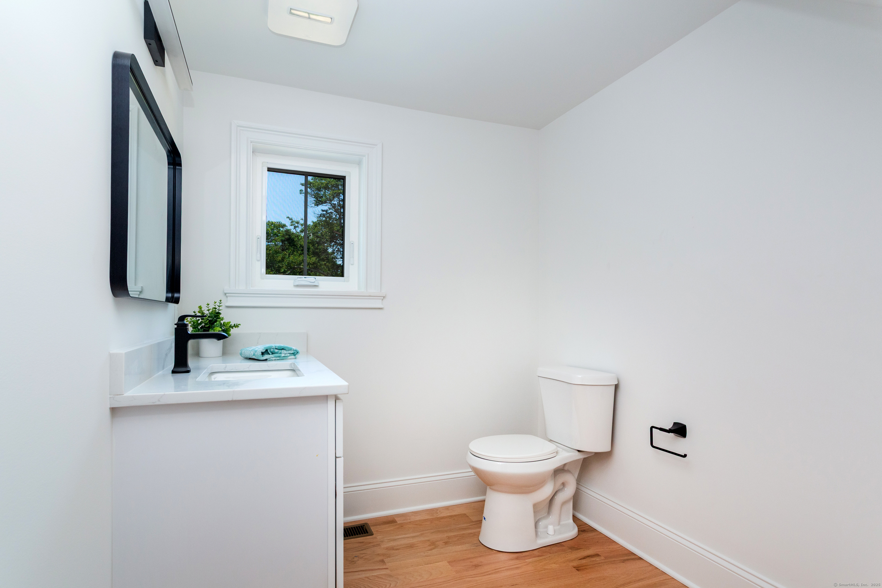Stratford, Connecticut, 06614, United States, 4 Bedrooms Bedrooms, ,3 BathroomsBathrooms,Residential,For Sale,1906803