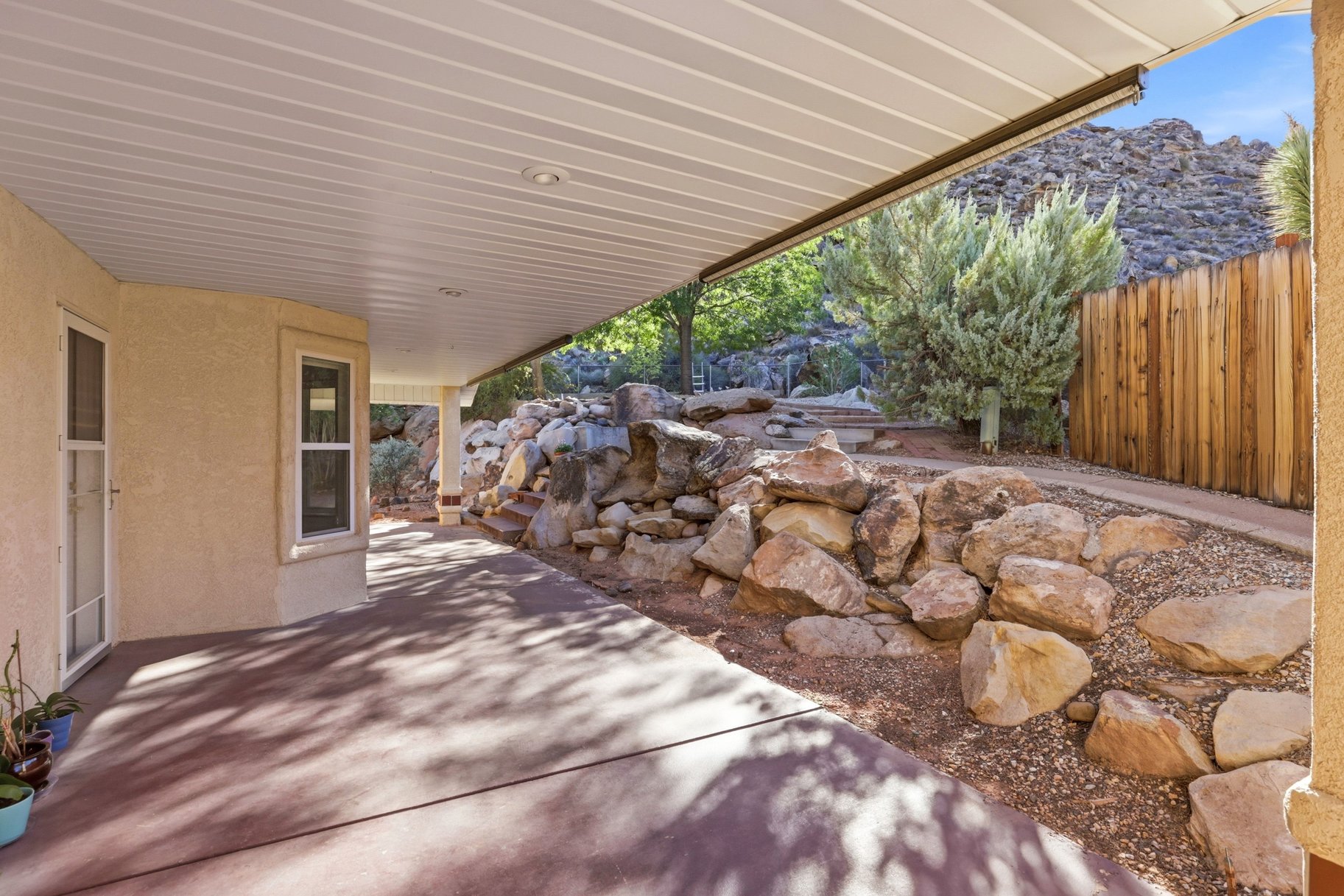  Peaceful Cul-De-Sac Living: Single-Level Home Against Red Rock Views - 物件實景