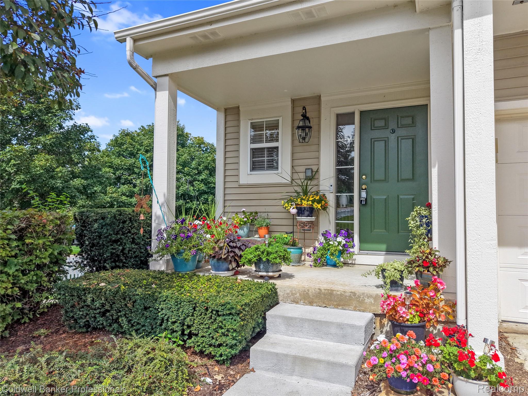 Bluff Ct, Rochester Hills, MI 48307