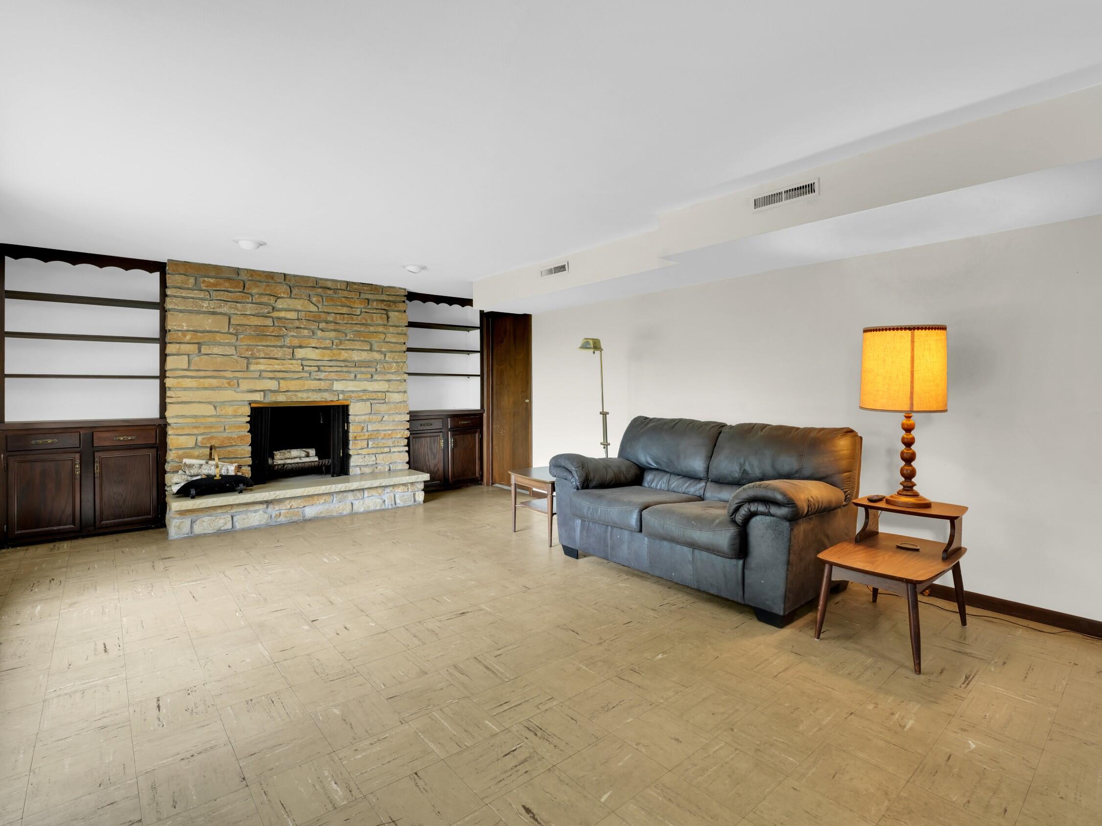 Whitewater, Wisconsin, 53190, United States, 5 Bedrooms Bedrooms, ,2 BathroomsBathrooms,Residential,For Sale,1877600