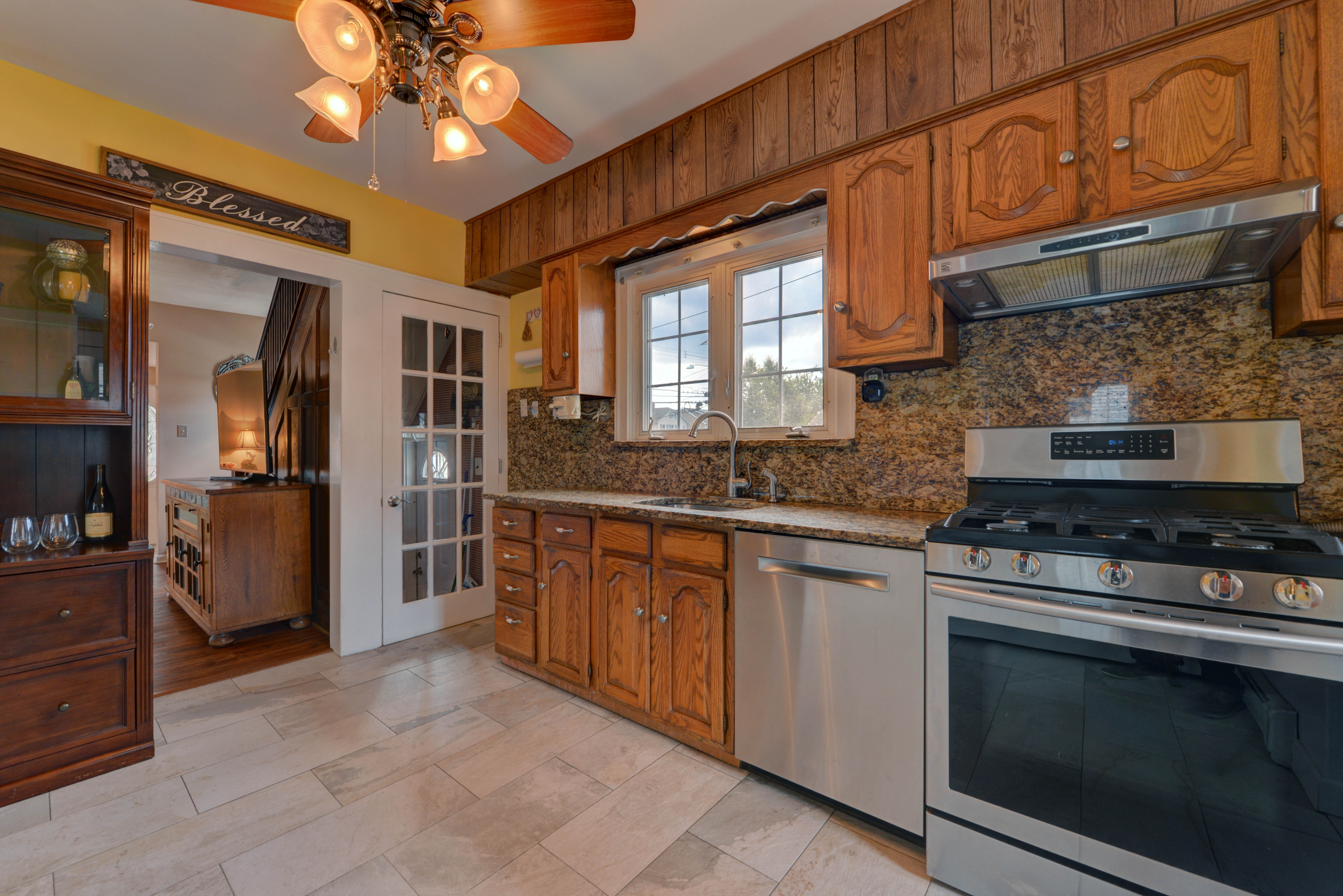 Lyndhurst, New Jersey, 07071, United States, 3 Bedrooms Bedrooms, ,2 BathroomsBathrooms,Residential,For Sale,1915781