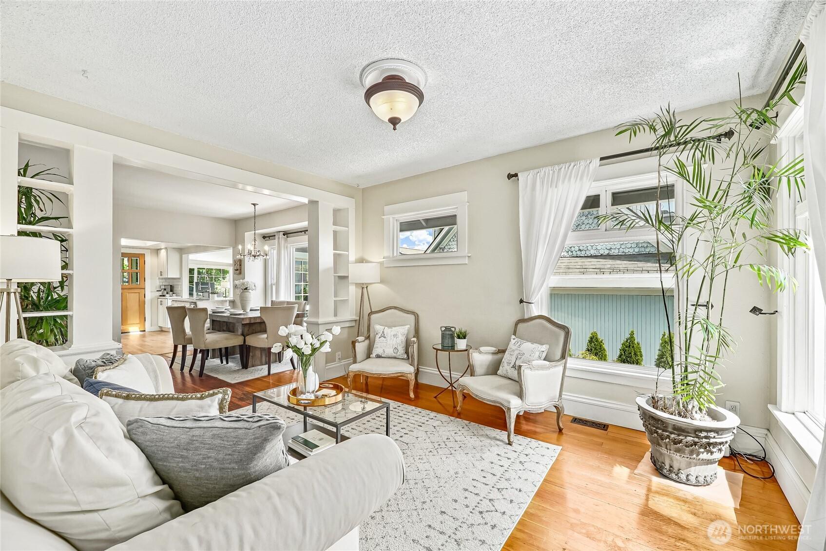 SEATTLE, Washington, 98103, United States, 4 Bedrooms Bedrooms, ,2 BathroomsBathrooms,Residential,For Sale,1874461