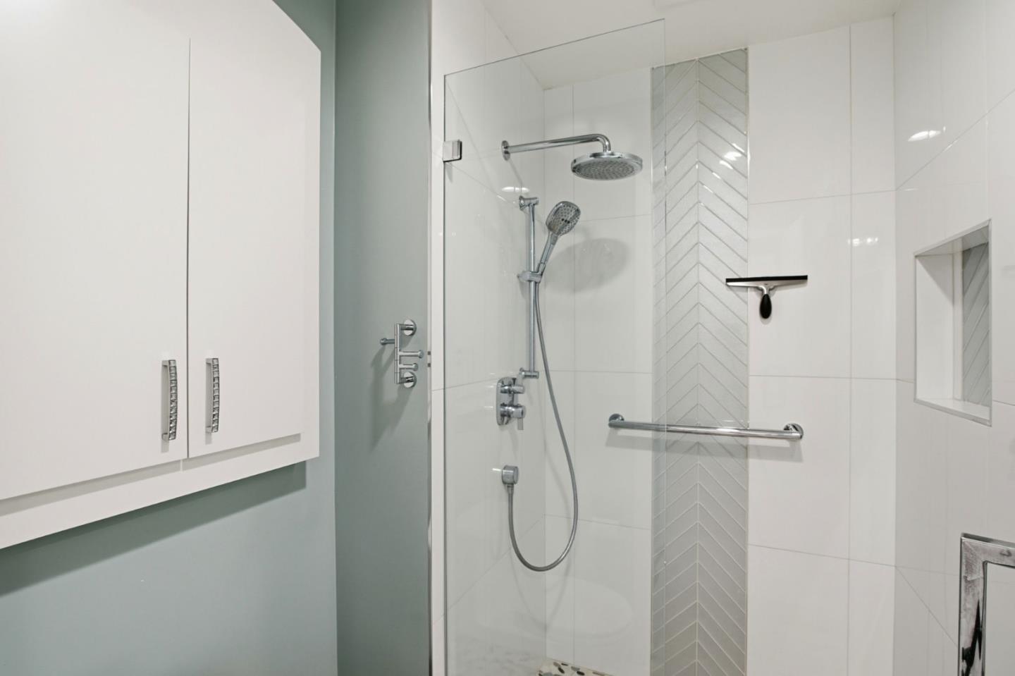 Santa Clara, California, 95051, United States, 4 Bedrooms Bedrooms, ,2 BathroomsBathrooms,Residential,For Sale,1992885