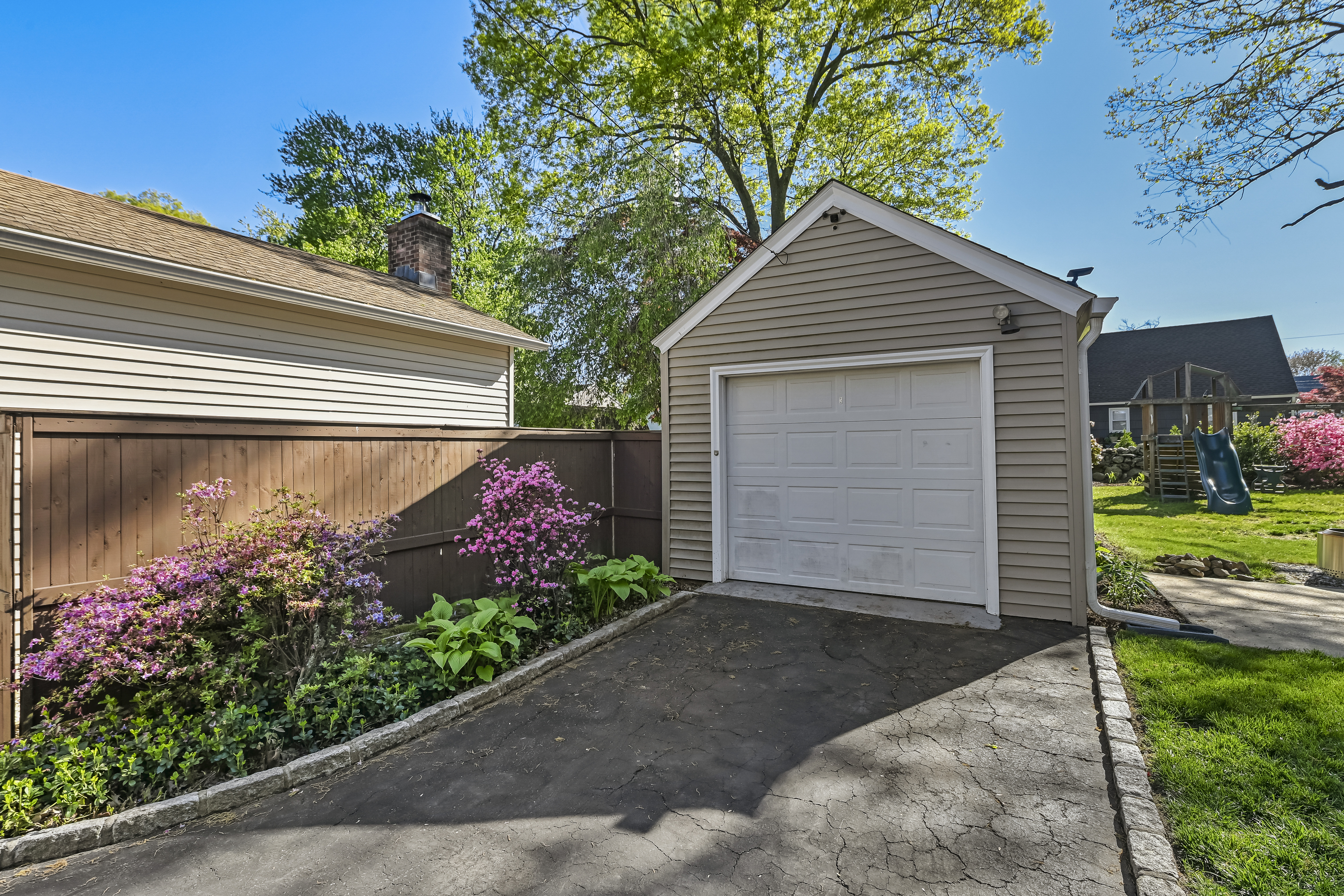  Cape Cod Style Home in Desirable Brookside Neighborhood - 物件實景