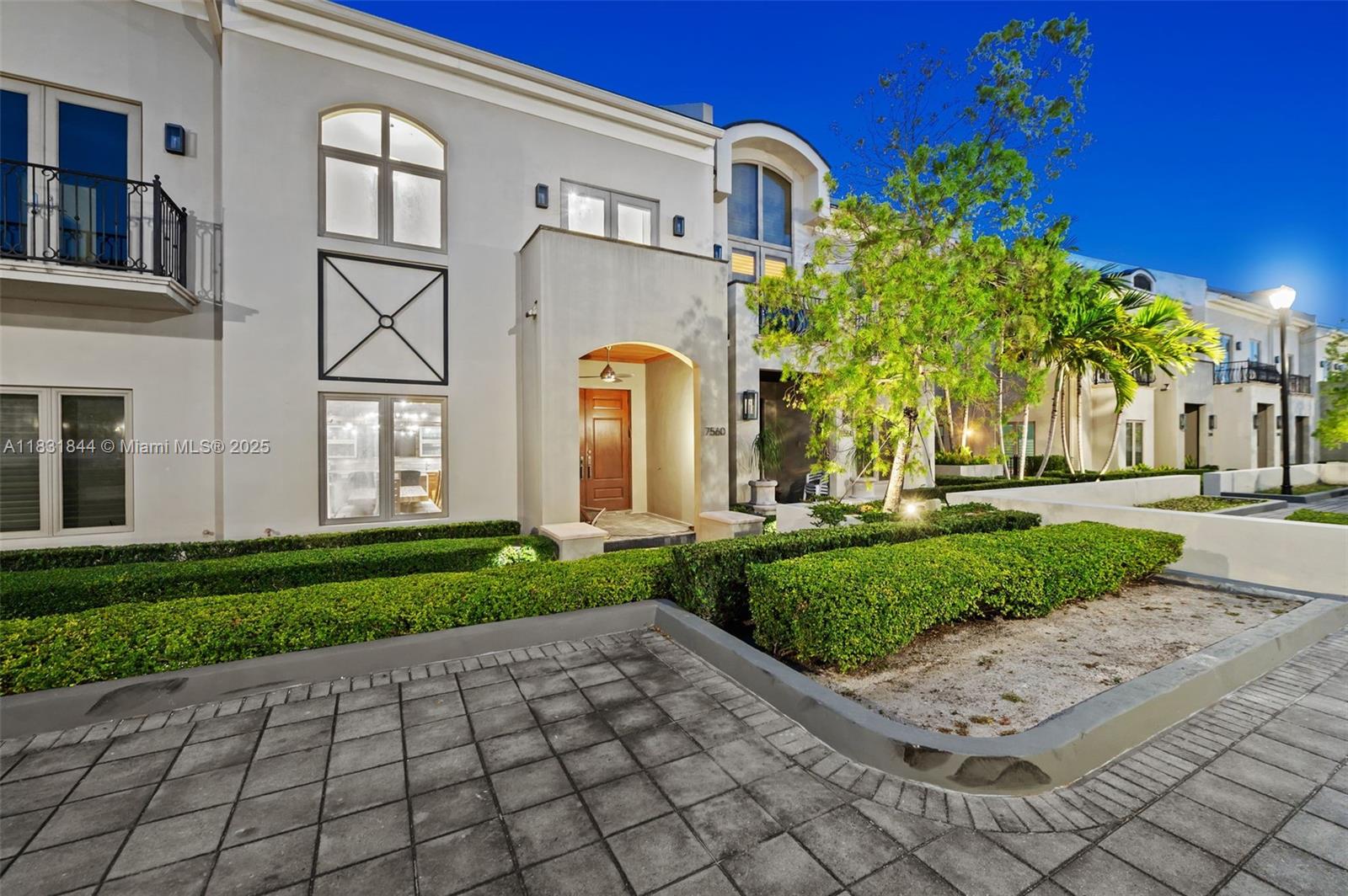 Miami, Florida, 33143, United States, 3 Bedrooms Bedrooms, ,4 BathroomsBathrooms,Residential,For Sale,1885416