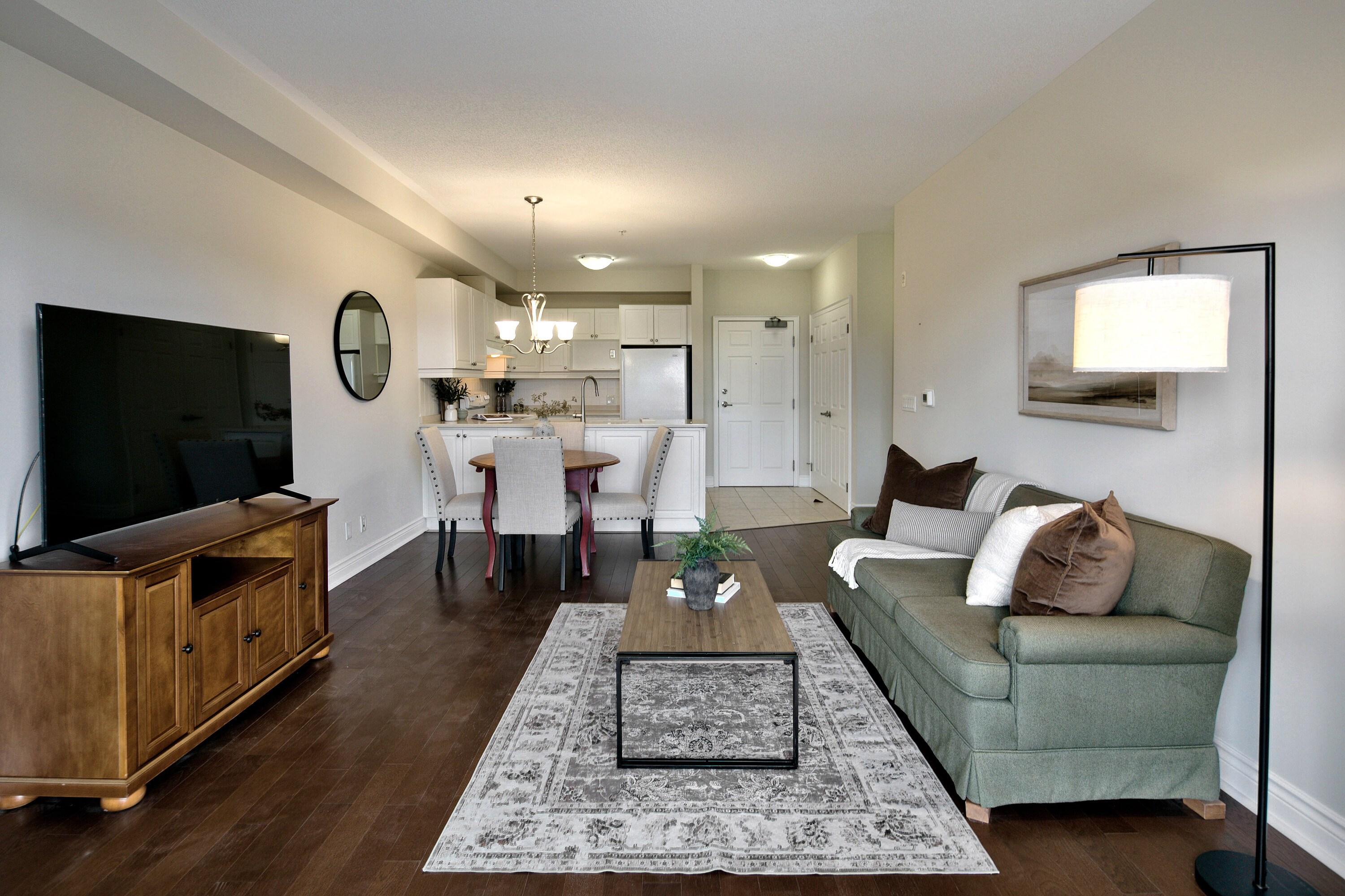  Raglan Heights Condo - 物件實景
