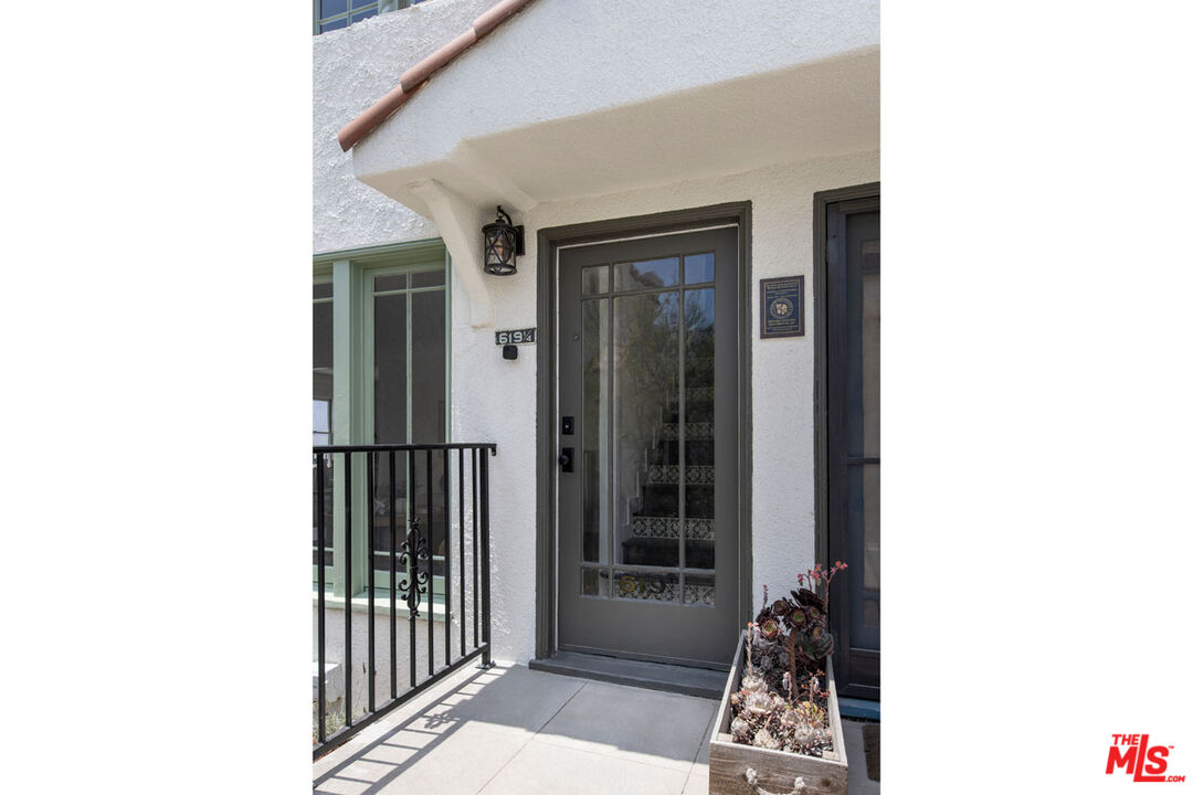 Los Angeles, California, 90036, United States, 2 Bedrooms Bedrooms, ,2 BathroomsBathrooms,Residential,For Sale,1897120