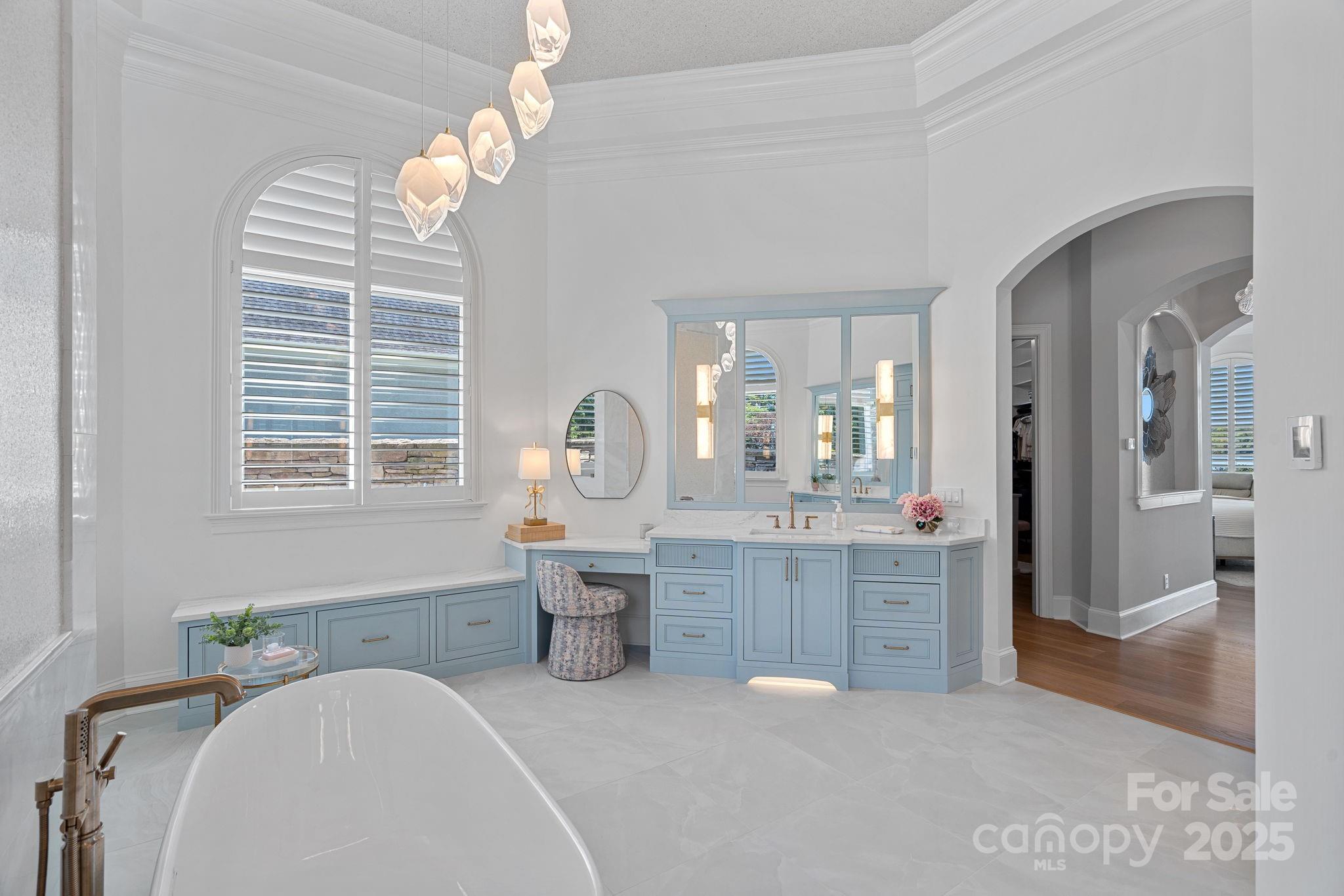 Mooresville, North Carolina, 28117, United States, 4 Bedrooms Bedrooms, ,6 BathroomsBathrooms,Residential,For Sale,1989072