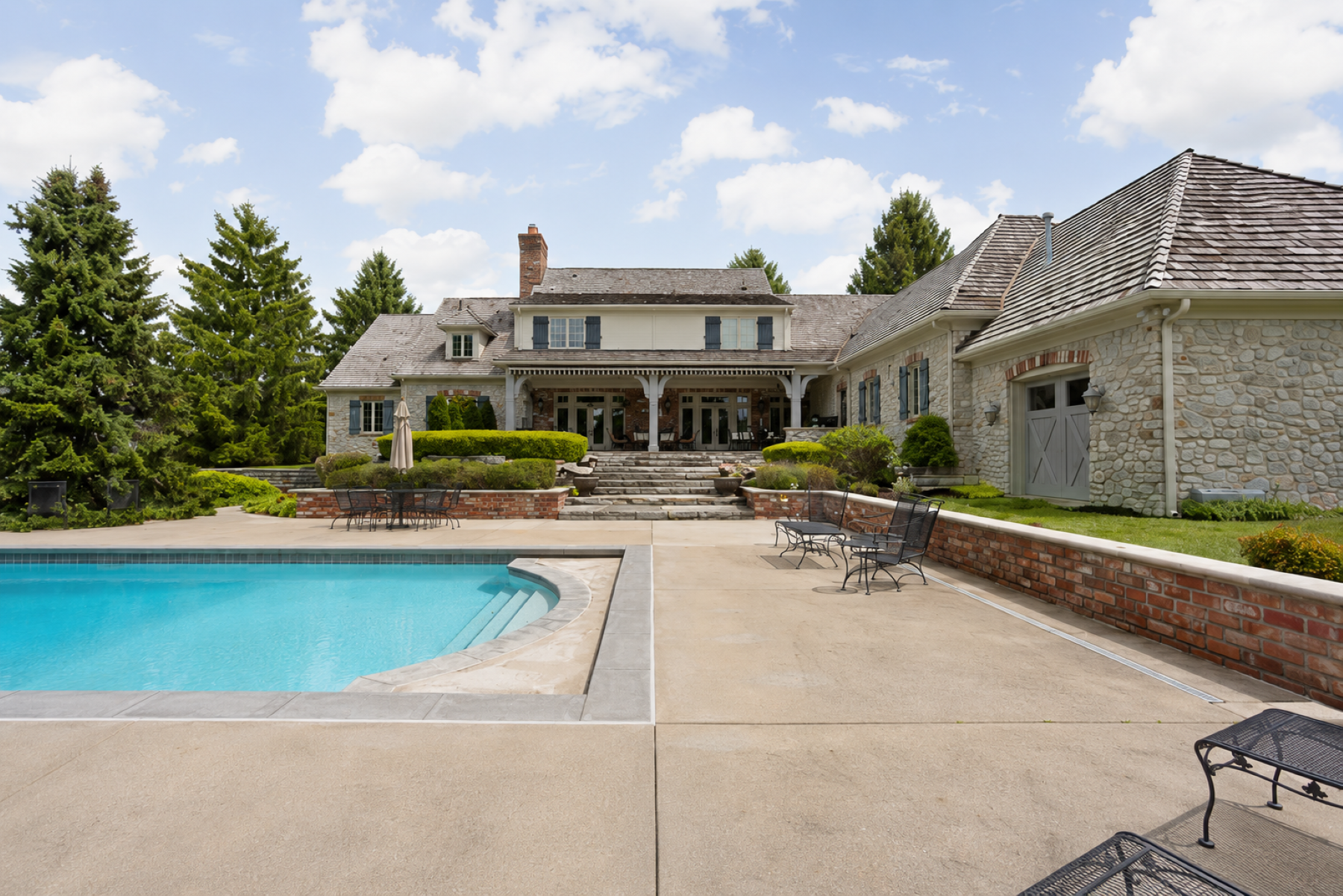  Signature Estate Set on More than 2 Acres in Desirable Zionsville Neighborhood - 物件實景