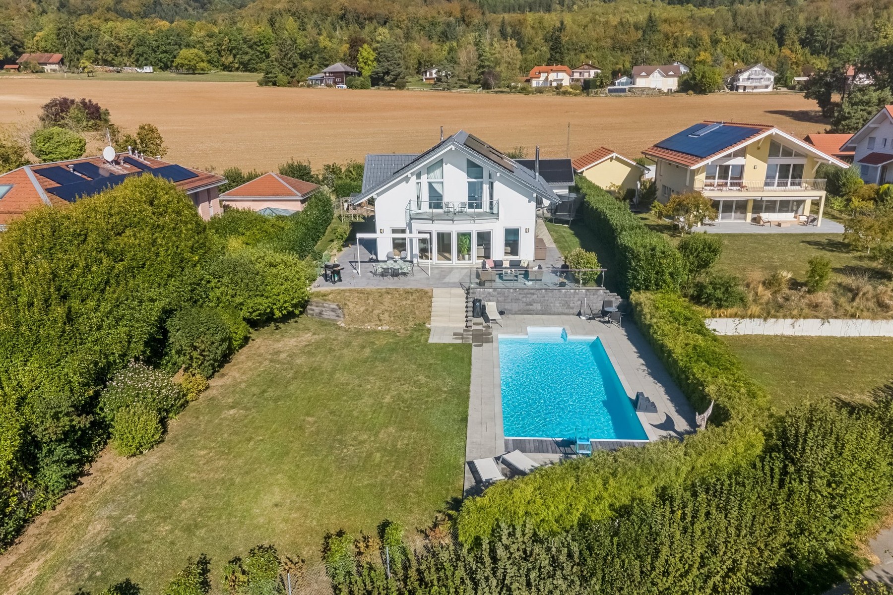  STUNNING CONTEMPORARY VILLA WITH A POOL AND LAKE VIEW - 物件實景
