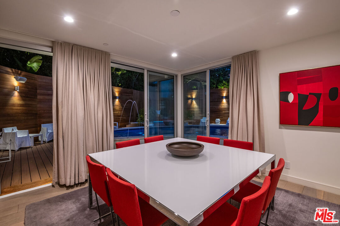 Los Angeles, California, 90069, United States, 4 Bedrooms Bedrooms, ,5 BathroomsBathrooms,Residential,For Sale,1759770