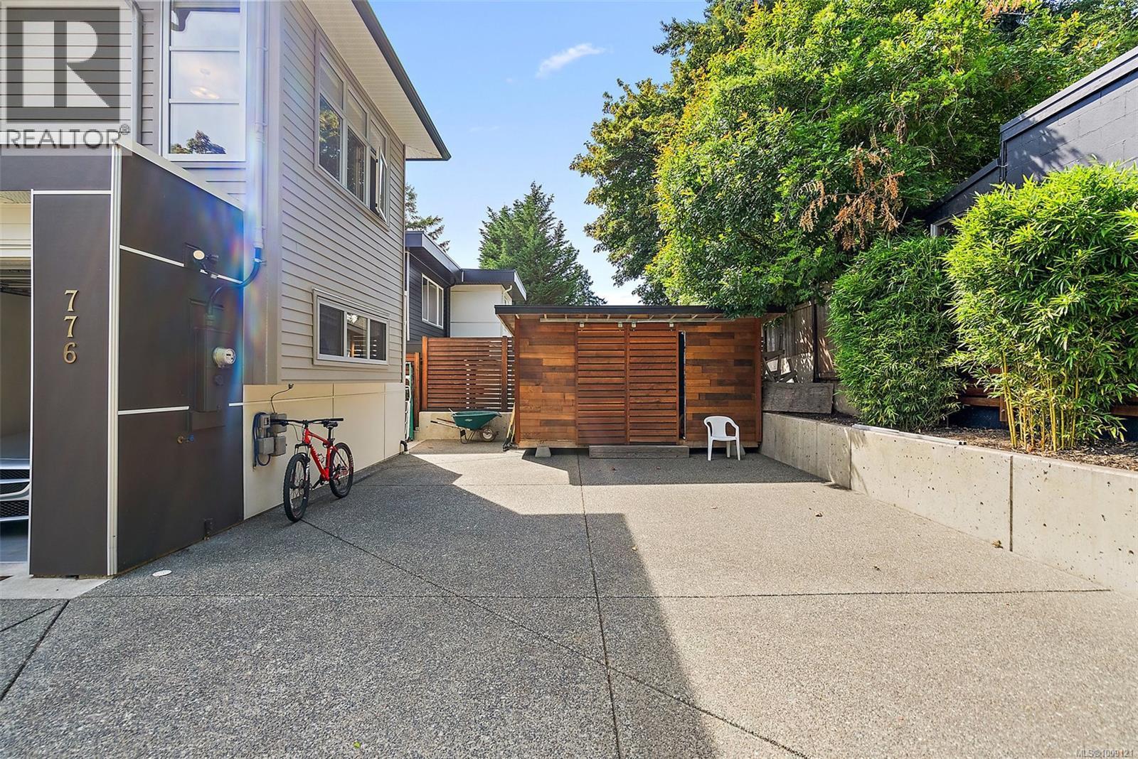 CENTRAL SAANICH, British Columbia, V8M 2G2, CA, 3 Bedrooms Bedrooms, ,4 BathroomsBathrooms,Residential,For Sale,1907005