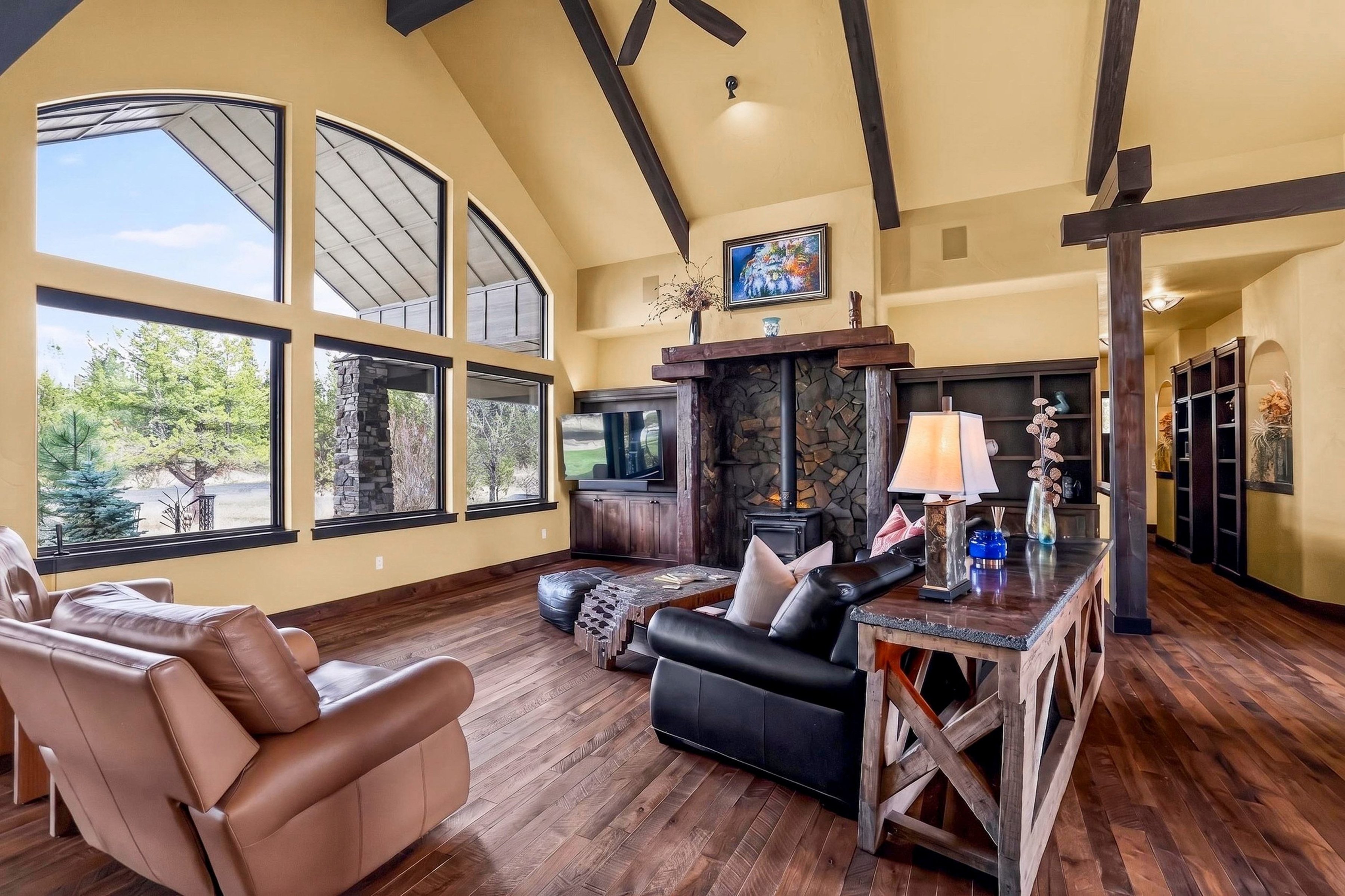  Stunning Home with Payette River Frontage on 2.66 Acres in McCall, Idaho - 物件實景