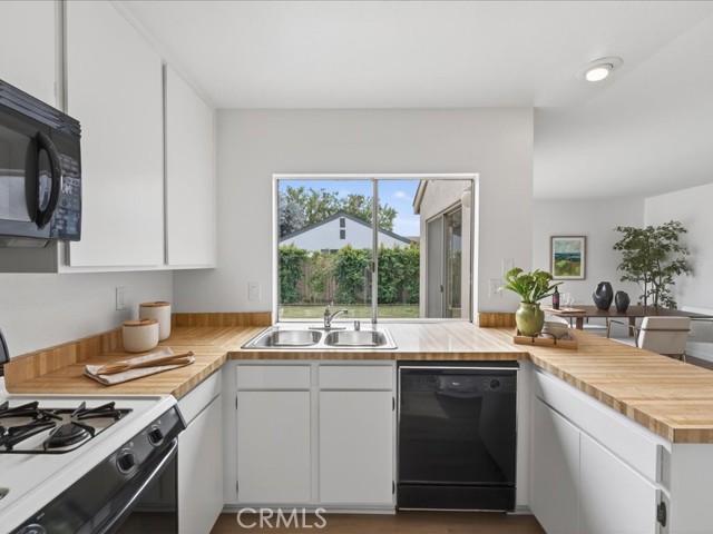 Tustin, California, 92780, United States, 4 Bedrooms Bedrooms, ,2 BathroomsBathrooms,Residential,For Sale,2012754