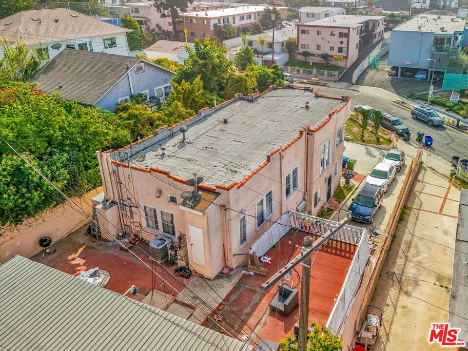 Los Angeles, California, 90019, United States, 6 Bedrooms Bedrooms, ,Residential,For Sale,1987981