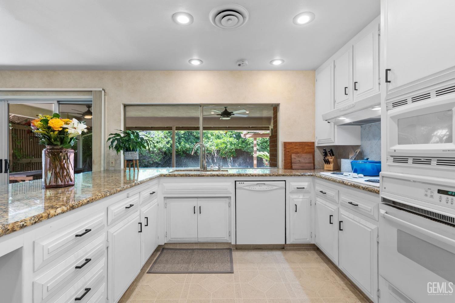 Bakersfield, California, 93301, United States, 3 Bedrooms Bedrooms, ,3 BathroomsBathrooms,Residential,For Sale,1998279