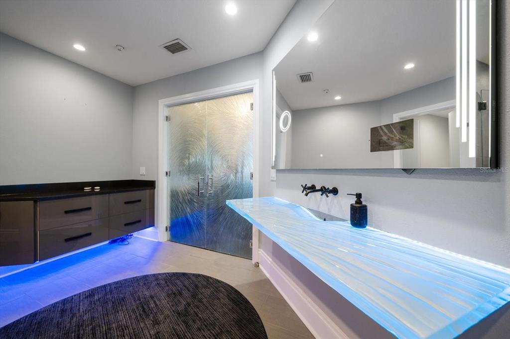 100 Beach Drive NE Unit 1900, St Petersburg, Florida, 33701, United States, 4 Bedrooms Bedrooms, ,6 BathroomsBathrooms,Residential,For Sale,100 Beach Drive NE Unit 1900,1618672