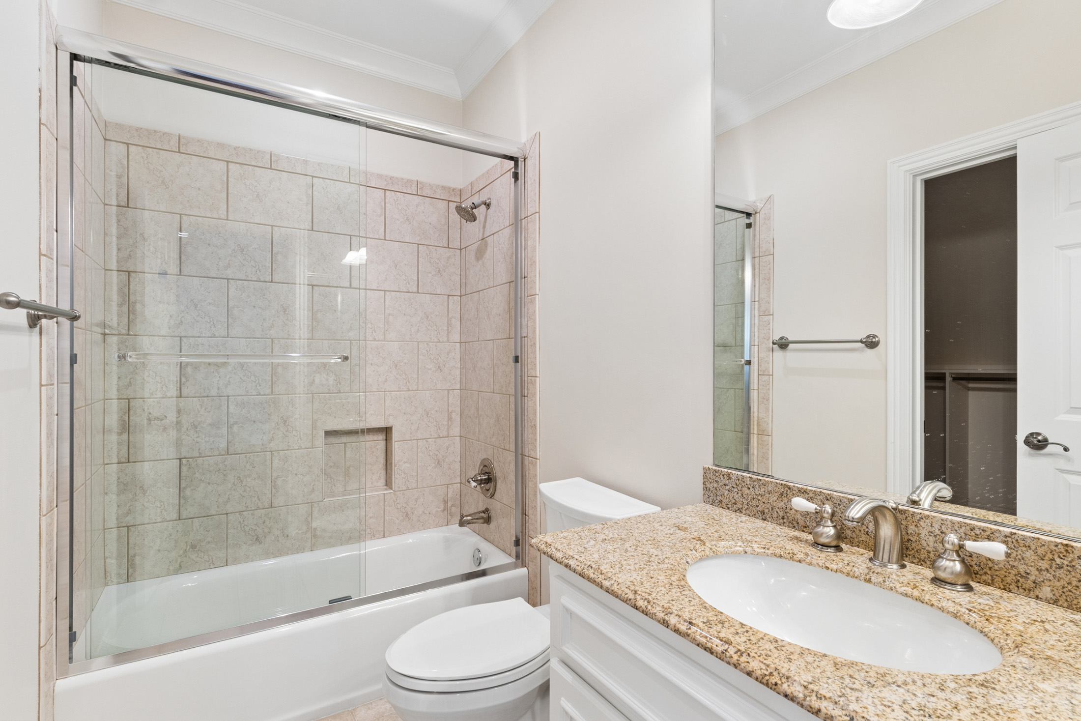  Timeless Design, Privacy, and Exceptional Outdoor Living in Sandy Springs - 物件實景