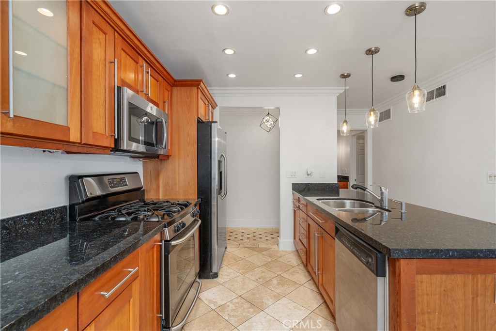 West Hollywood, California, 90069, United States, 1 Bedroom Bedrooms, ,1 BathroomBathrooms,Residential,For Sale,1896618