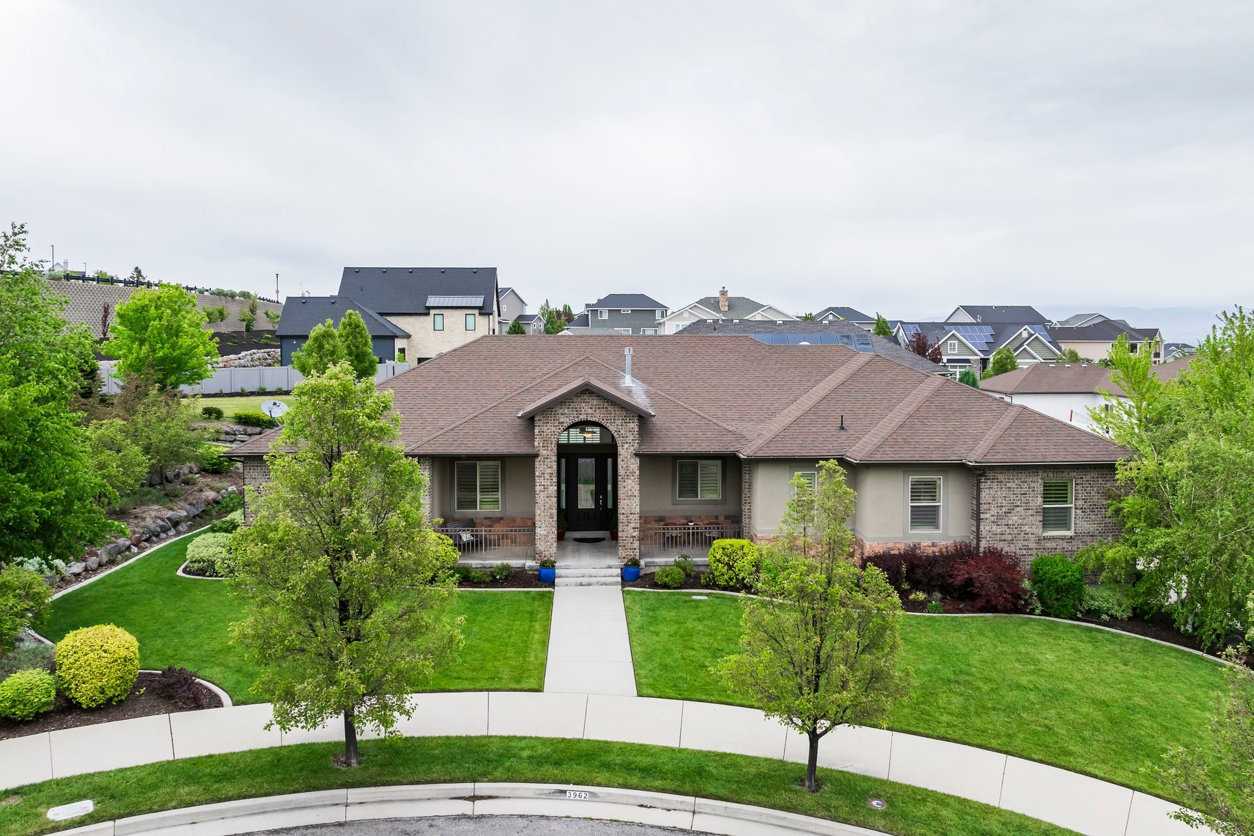  Incredible Views, Beautiful Yard, Prime Location and With Room To Grow - 物件實景