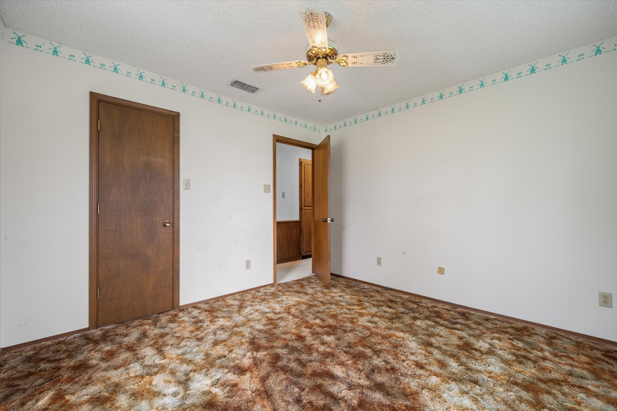 Wills Point, Texas, 75169, United States, 4 Bedrooms Bedrooms, ,3 BathroomsBathrooms,Residential,For Sale,1979230