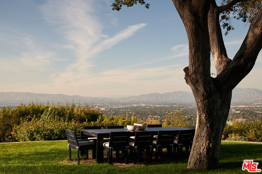 Beverly Hills, California, 90210, United States, 6 Bedrooms Bedrooms, ,6 BathroomsBathrooms,Residential,For Sale,1692711