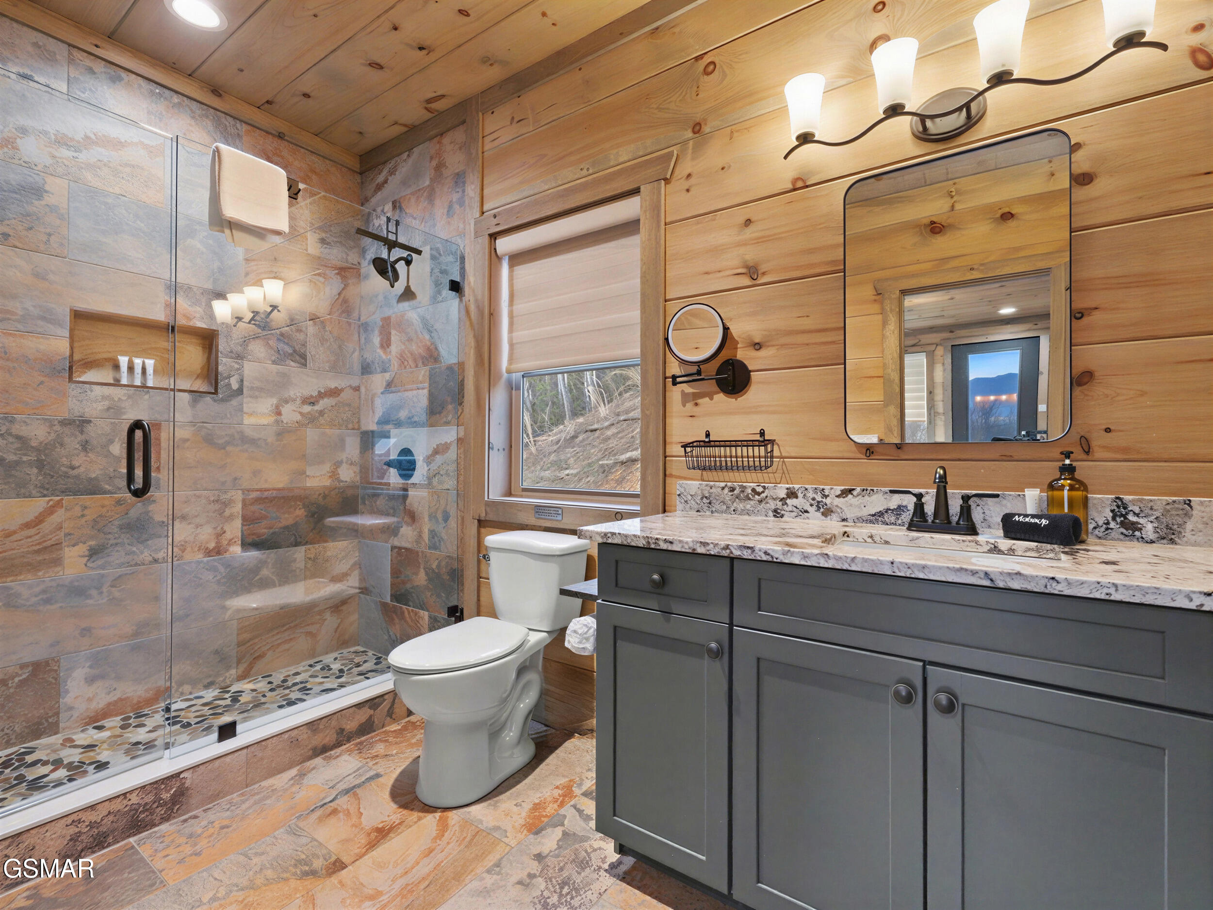 Gatlinburg, Tennessee, 37738, United States, 3 Bedrooms Bedrooms, ,4 BathroomsBathrooms,Residential,For Sale,2012548