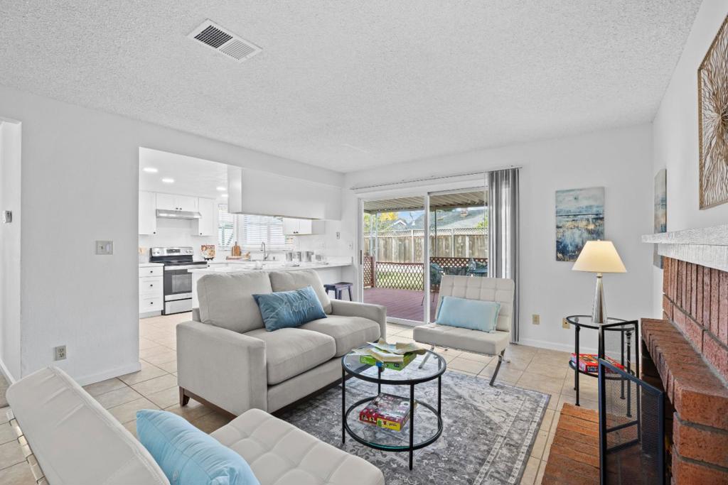 San Jose, California, 95111, United States, 4 Bedrooms Bedrooms, ,3 BathroomsBathrooms,Residential,For Sale,2000378