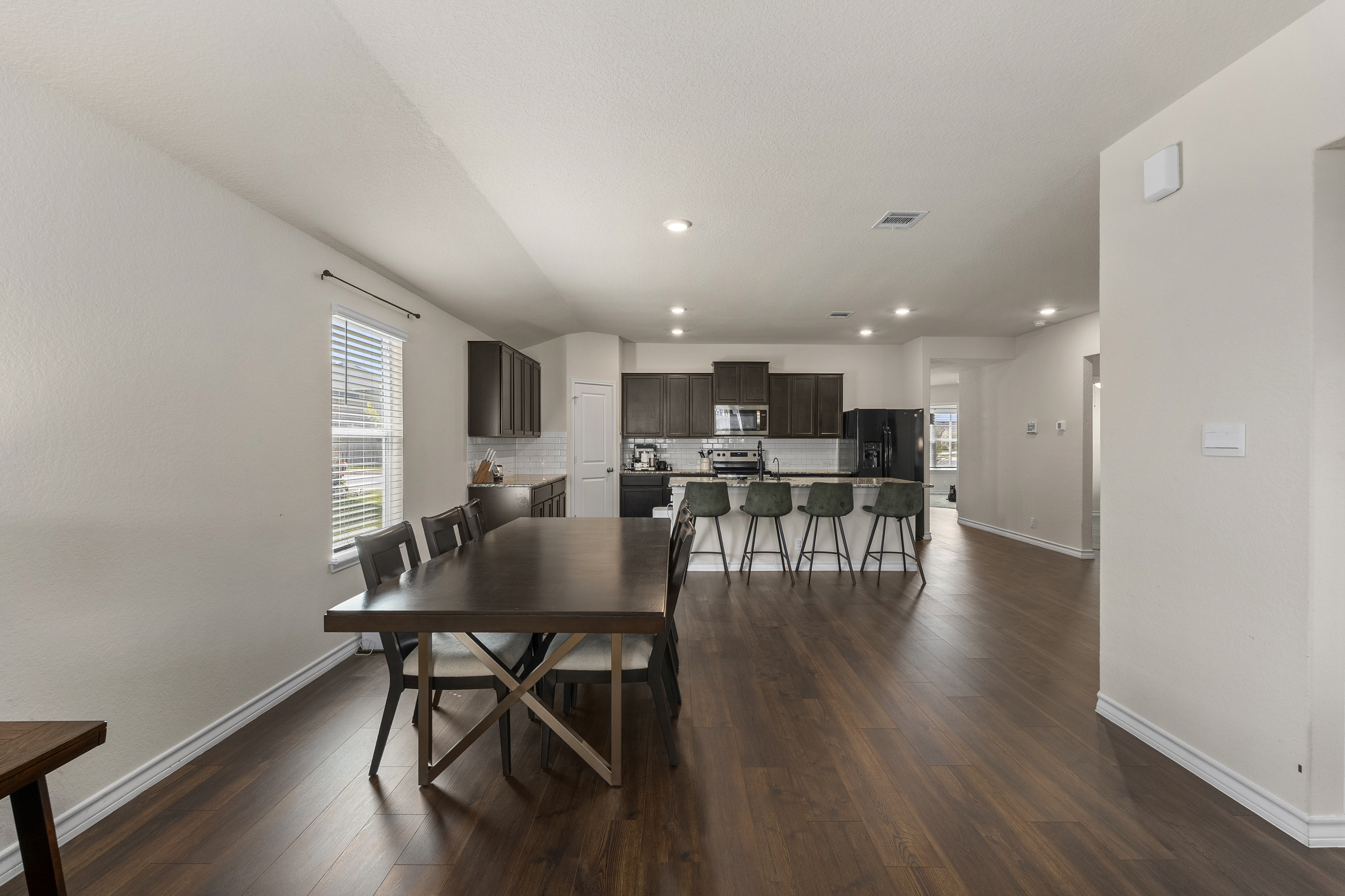 Stylish Four Bedroom with Open Layout - 物件實景