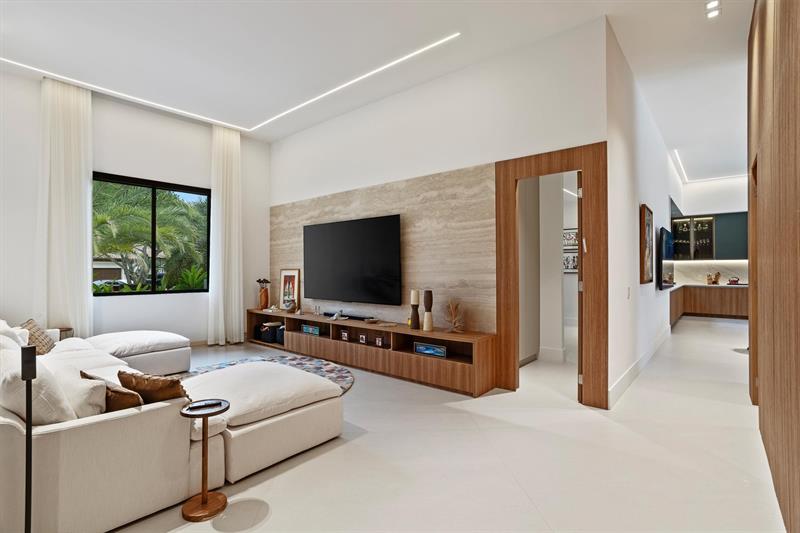 Weston, Florida, 33331, United States, 7 Bedrooms Bedrooms, ,9 BathroomsBathrooms,Residential,For Sale,1946951