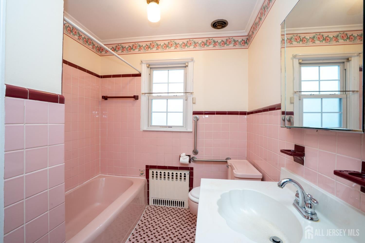 New Brunswick, New Jersey, 08901, United States, 3 Bedrooms Bedrooms, ,2 BathroomsBathrooms,Residential,For Sale,1992583