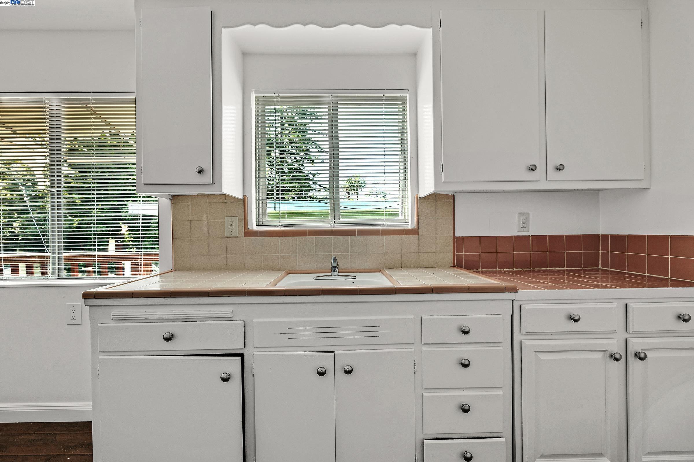 Oakland, California, 94605, United States, ,Residential,For Sale,2003092