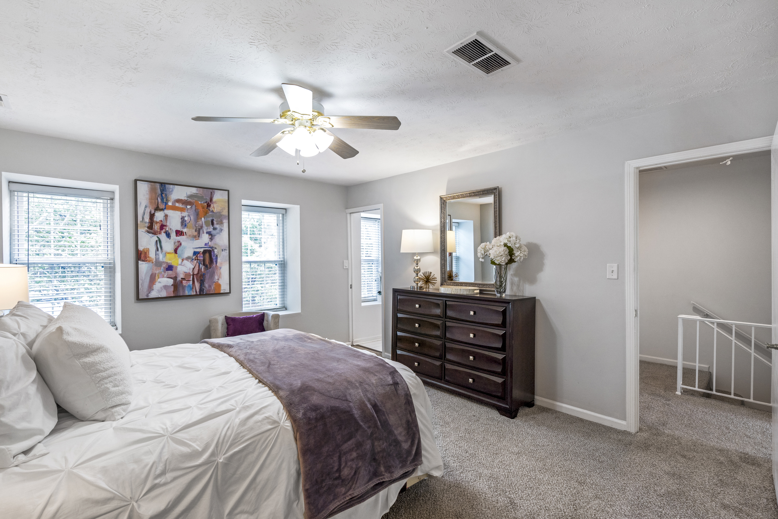  Bright, Stylish and Beautifully Updated Two Bedroom Townhome - 物件實景