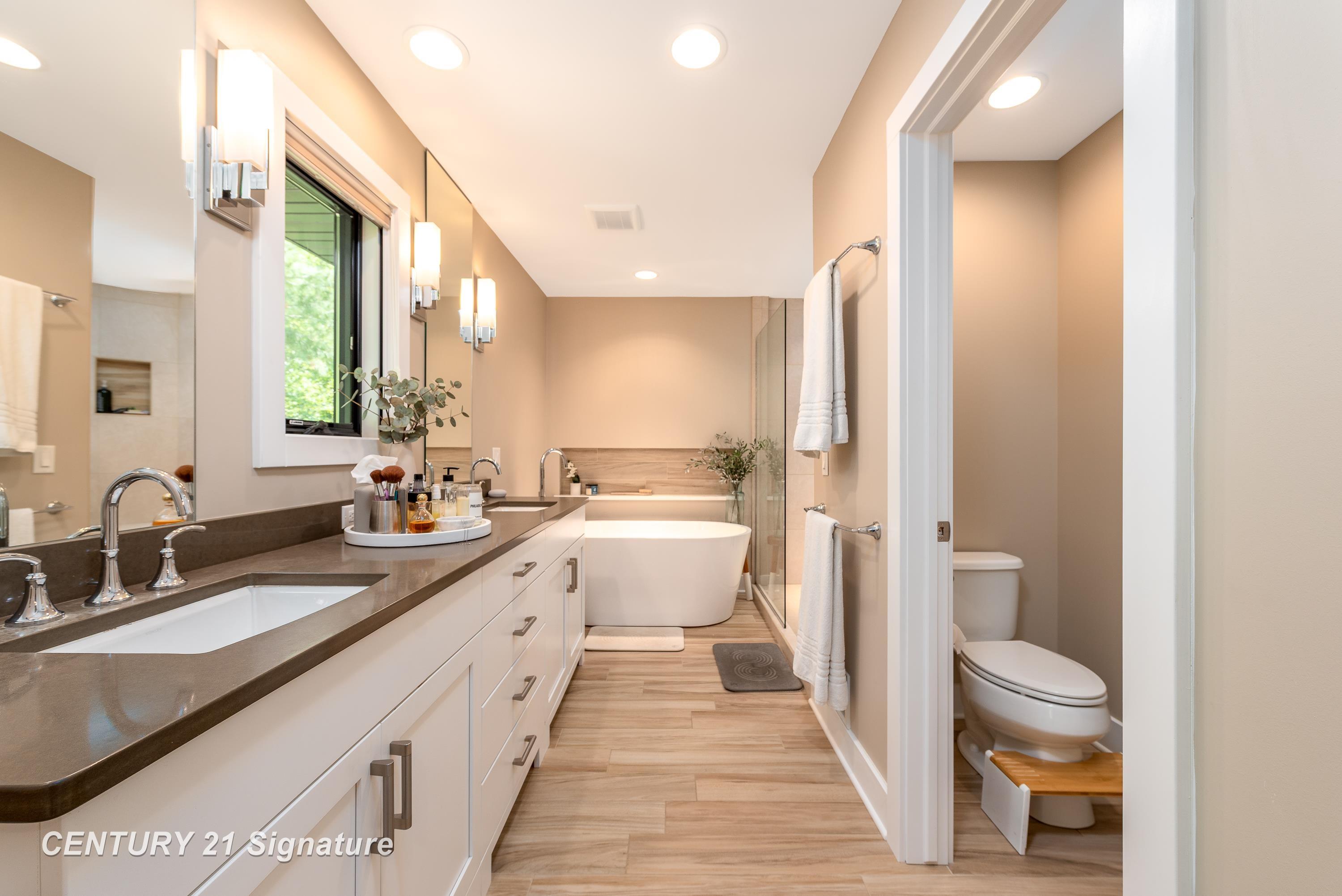 Midland, Michigan, 48642, United States, 4 Bedrooms Bedrooms, ,5 BathroomsBathrooms,Residential,For Sale,1975618