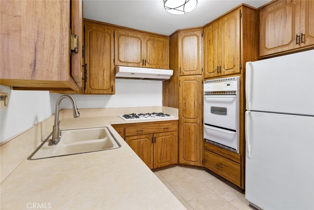 395 S Oakland Avenue #101, Pasadena, California, 91101, United States, 3 Bedrooms Bedrooms, ,2 BathroomsBathrooms,Residential,For Sale,395 S Oakland Avenue #101,1679345