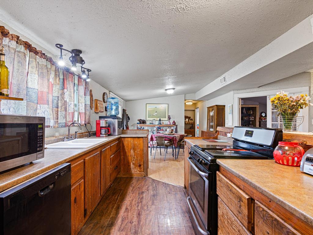 Ennis, Texas, 75119, United States, 3 Bedrooms Bedrooms, ,3 BathroomsBathrooms,Residential,For Sale,1928326