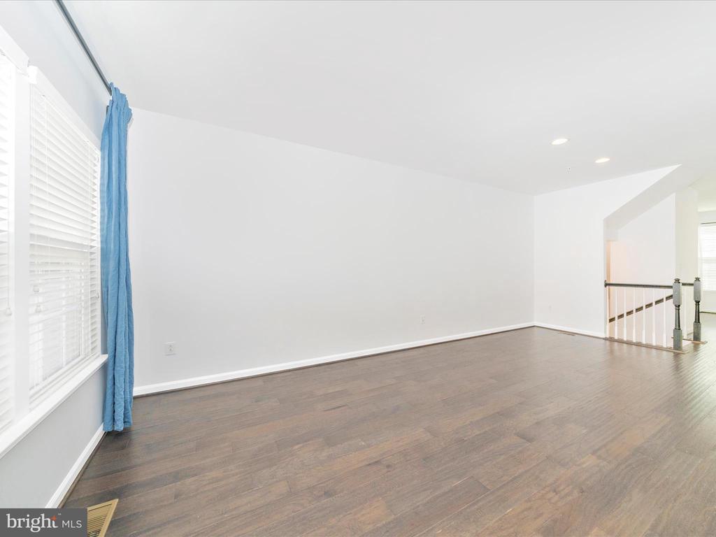 Greenbelt, Maryland, 20770, United States, 3 Bedrooms Bedrooms, ,4 BathroomsBathrooms,Residential,For Sale,1981928