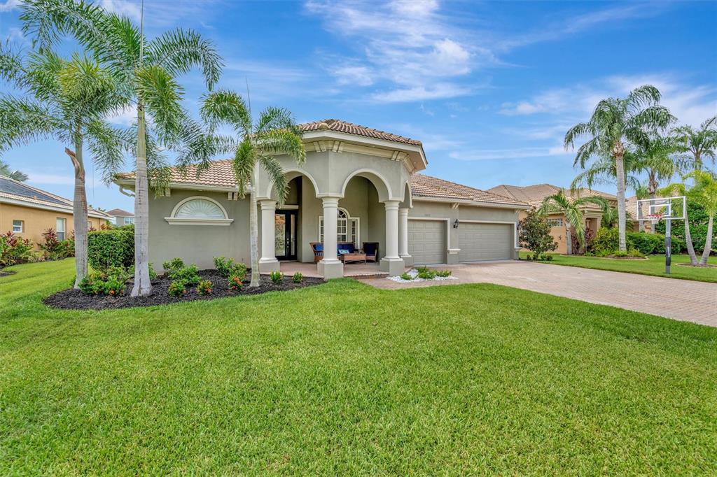 Bradenton, Florida, 34212, United States, 3 Bedrooms Bedrooms, ,4 BathroomsBathrooms,Residential,For Sale,1910869