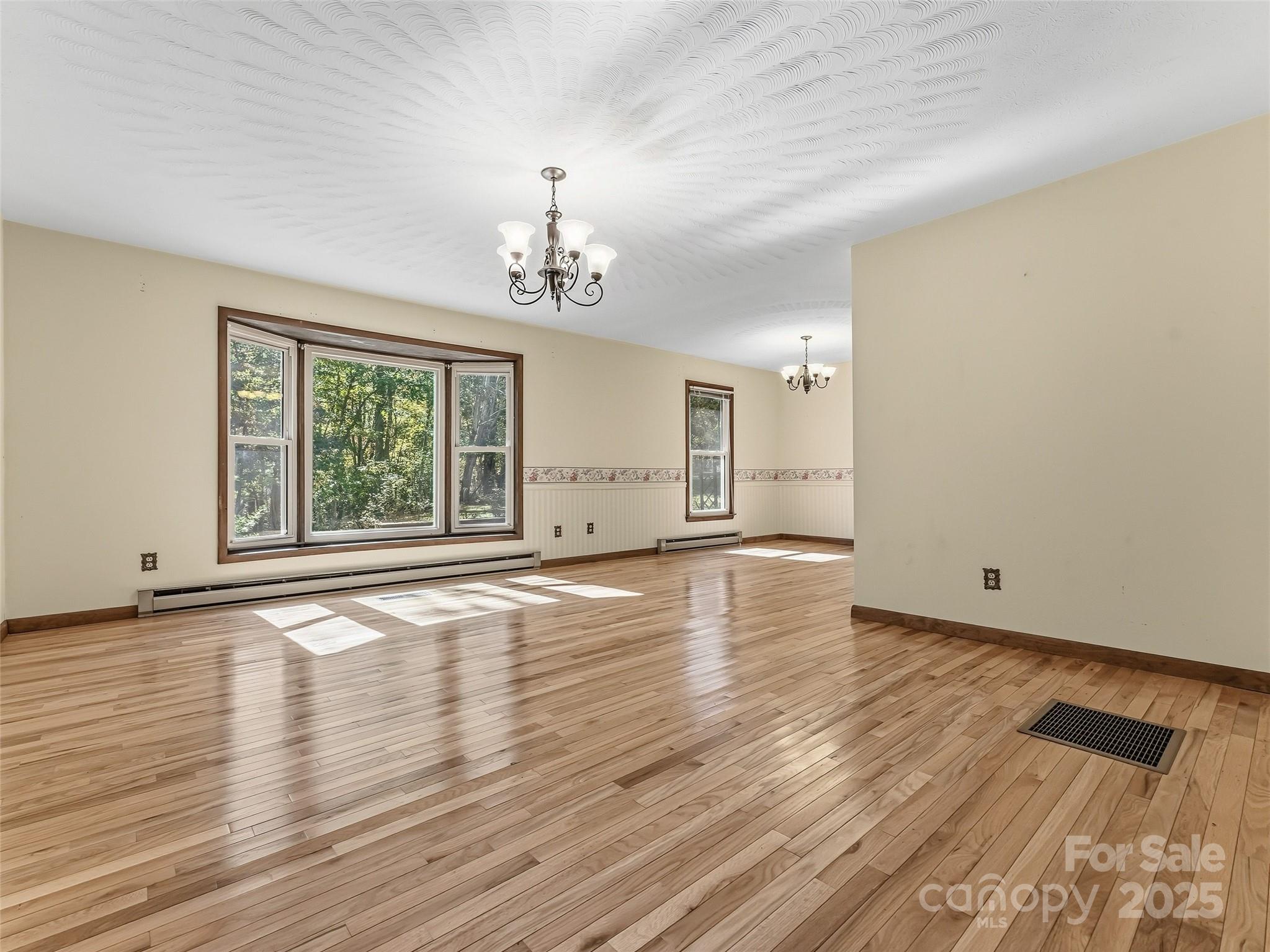 Candler, North Carolina, 28715, United States, 4 Bedrooms Bedrooms, ,3 BathroomsBathrooms,Residential,For Sale,1983385