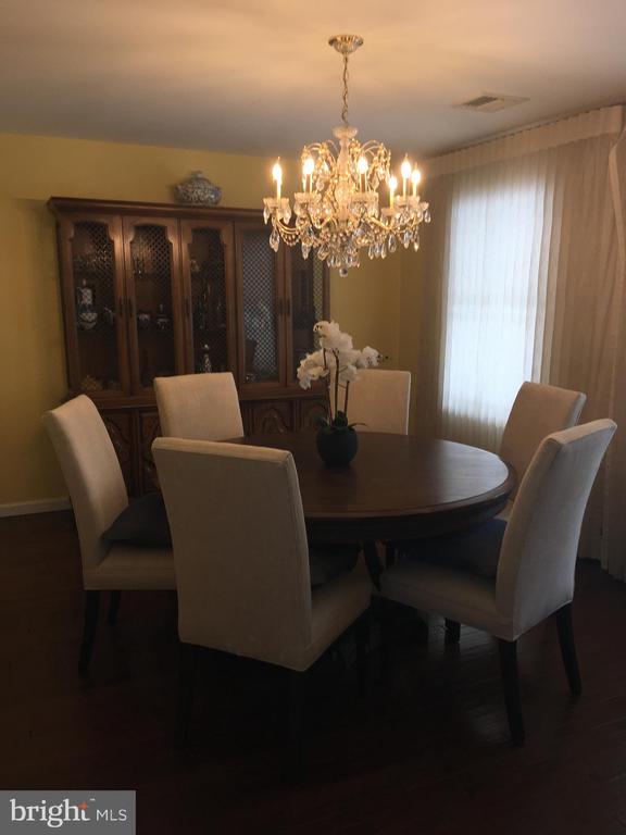 Manalapan, New Jersey, 07726, United States, 4 Bedrooms Bedrooms, ,3 BathroomsBathrooms,Residential,For Sale,1977745