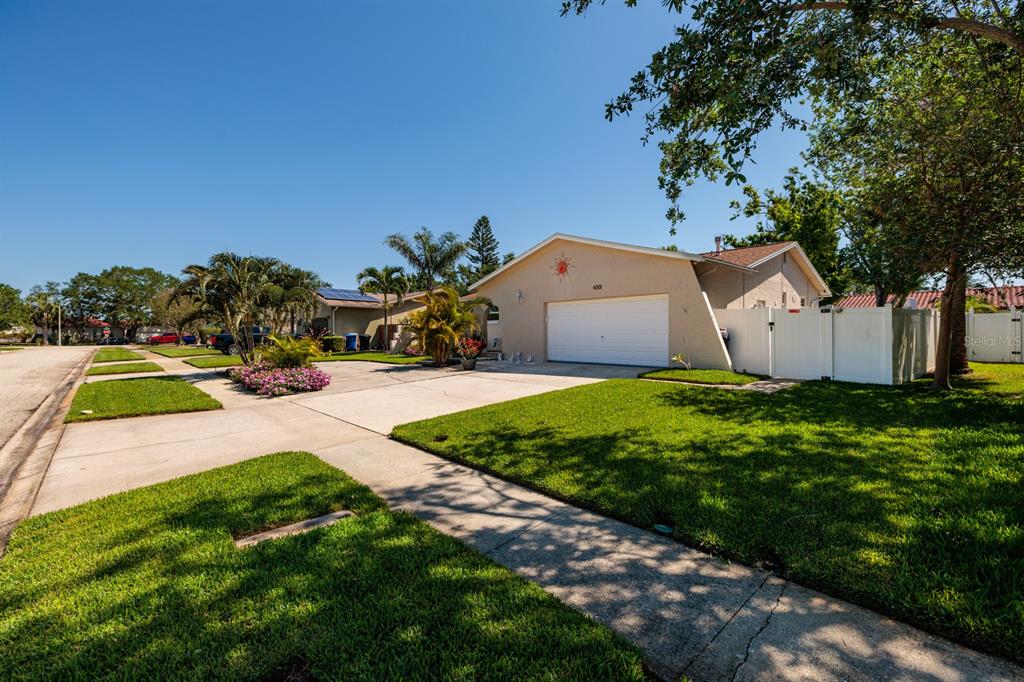 St Petersburg, Florida, 33703, United States, 3 Bedrooms Bedrooms, ,2 BathroomsBathrooms,Residential,For Sale,1770463