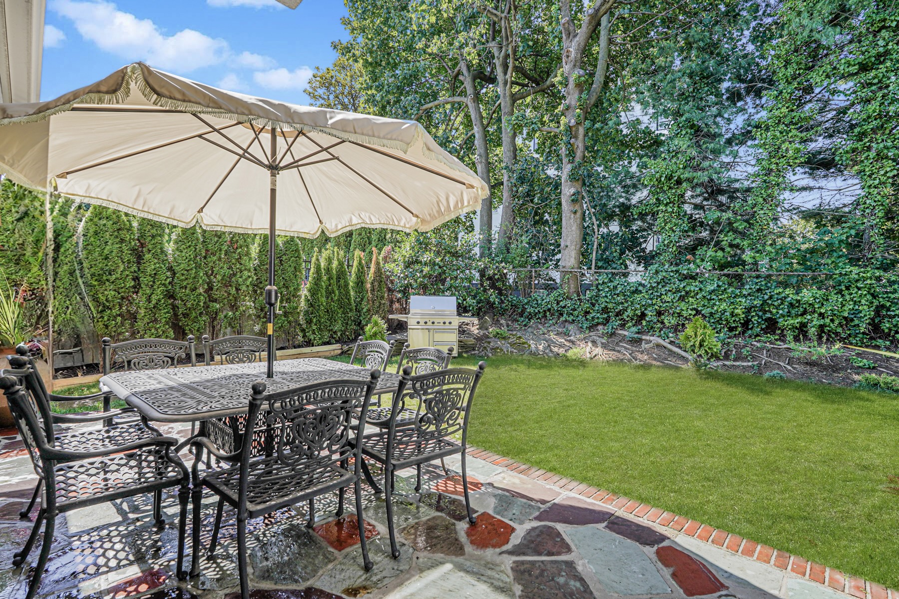 Staten Island, New York, 10304, United States, 4 Bedrooms Bedrooms, ,4 BathroomsBathrooms,Residential,For Sale,1949787