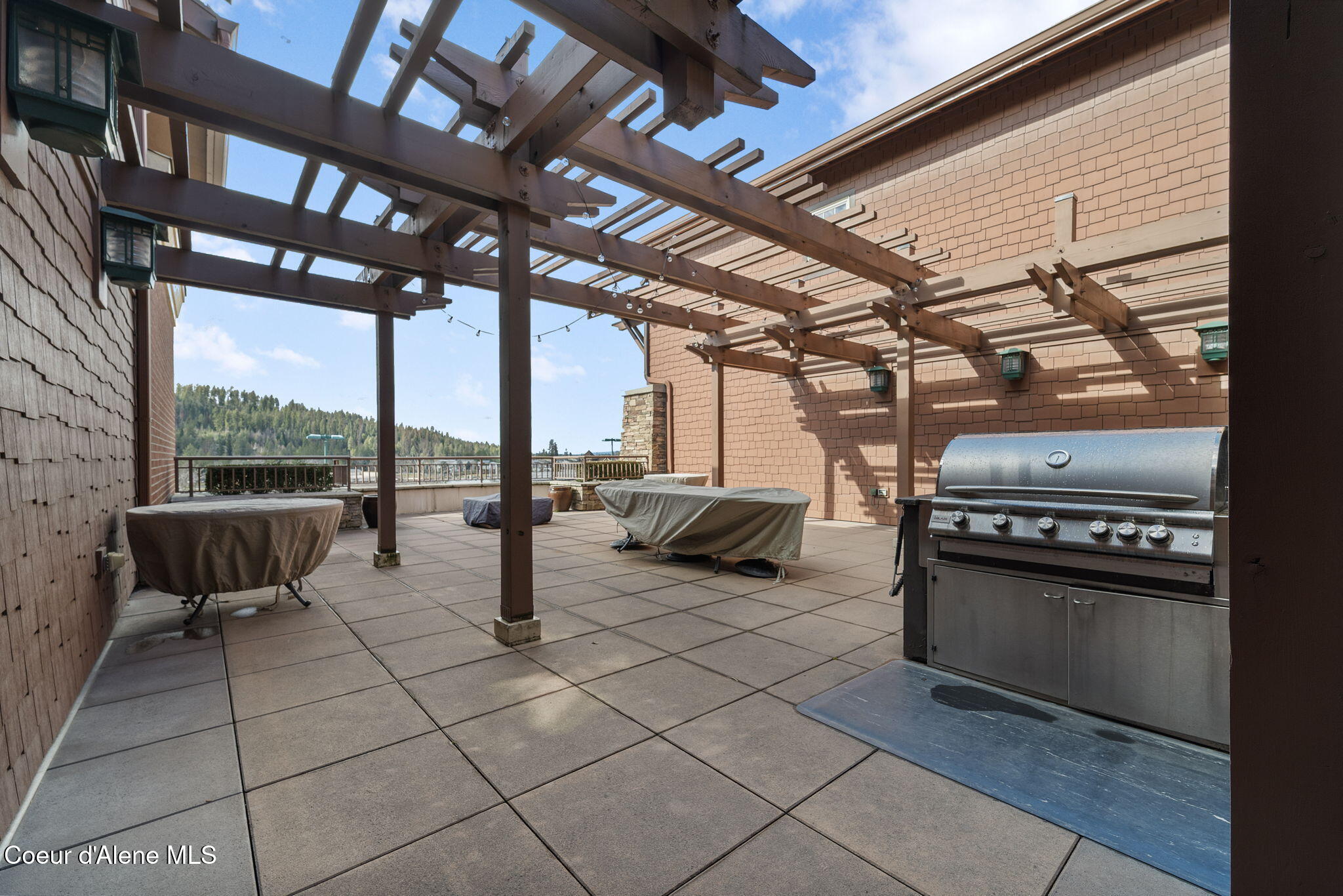 Coeur d'Alene, Idaho, 83814, United States, 2 Bedrooms Bedrooms, ,3 BathroomsBathrooms,Residential,For Sale,2022050
